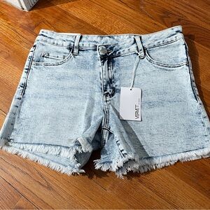 Vervet Denim “Holly” Mid-Rise Shorts | Raw Hem | Size L | NWT